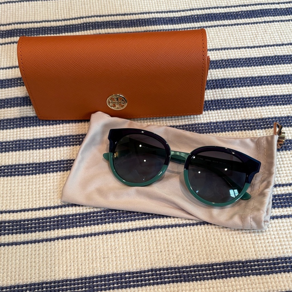NWOT Tory Burch Blue and Green Round Sunglasses with Soft/Hard Branded Cases